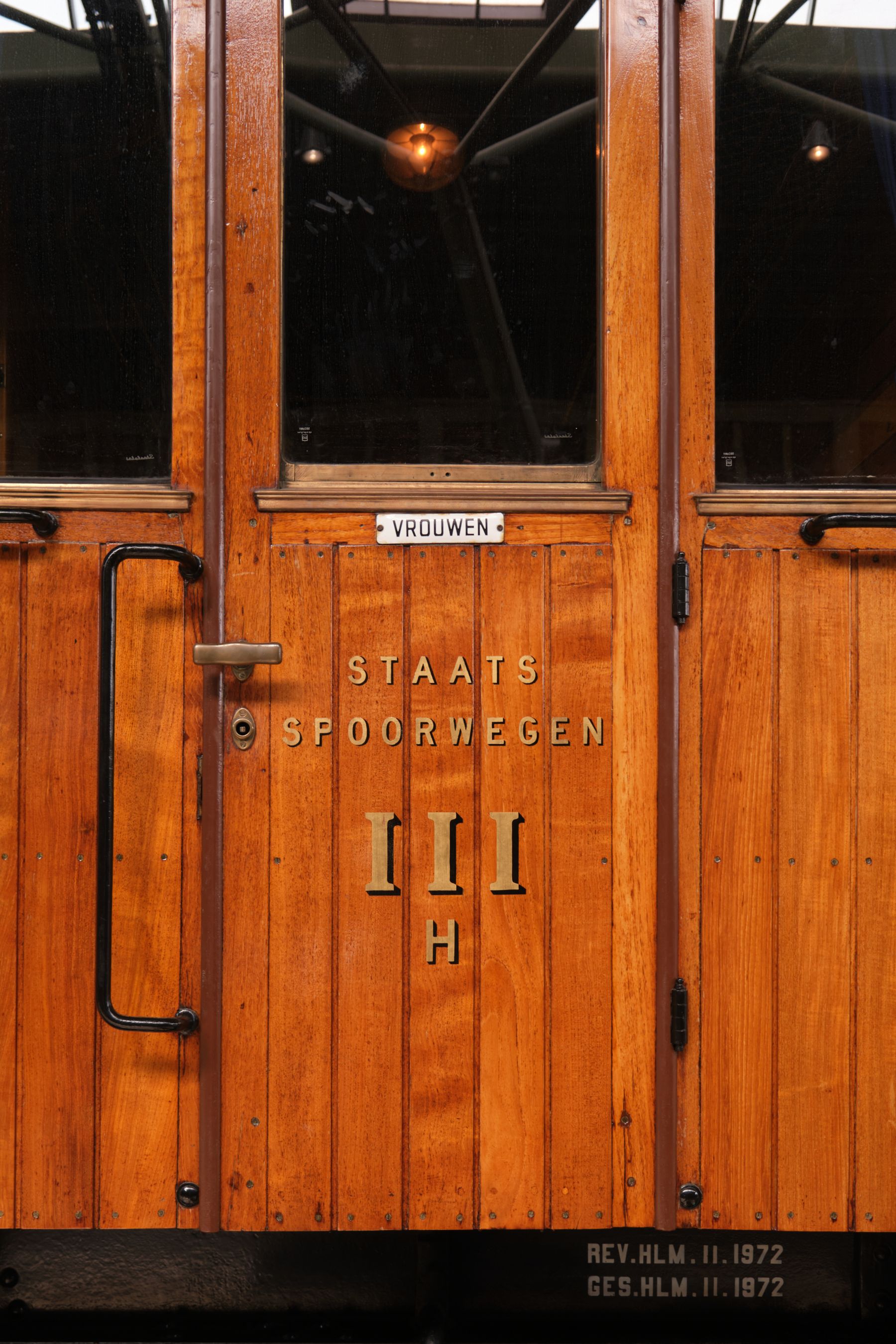 SS C 723 Woman's Only Wagon Entrance SS C 723 Woman's Only Wagon Entrance