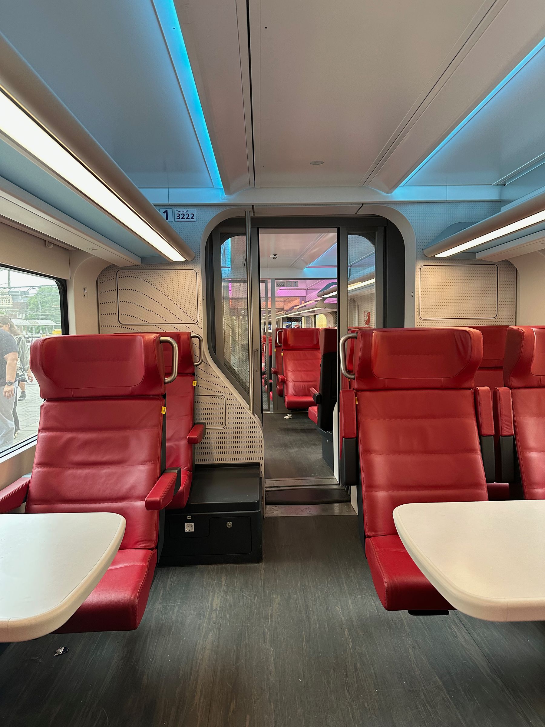 ICNG Inside First Class ICNG Inside First Class